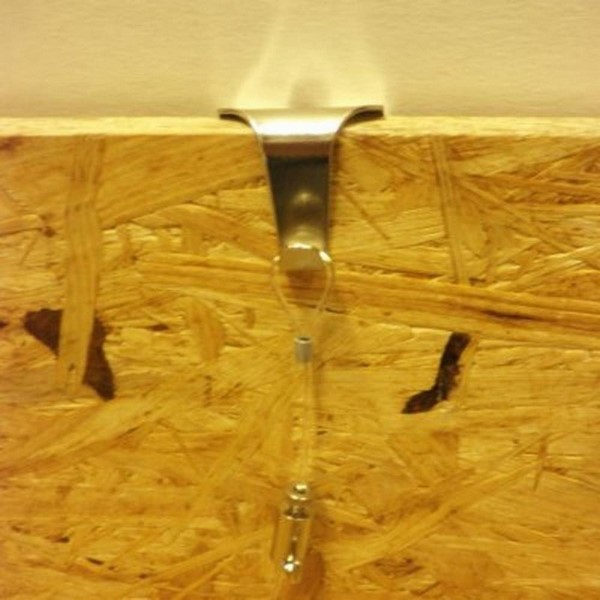 Háček Galerijní - na zavašení lanka se smyčkou na výstavní panel